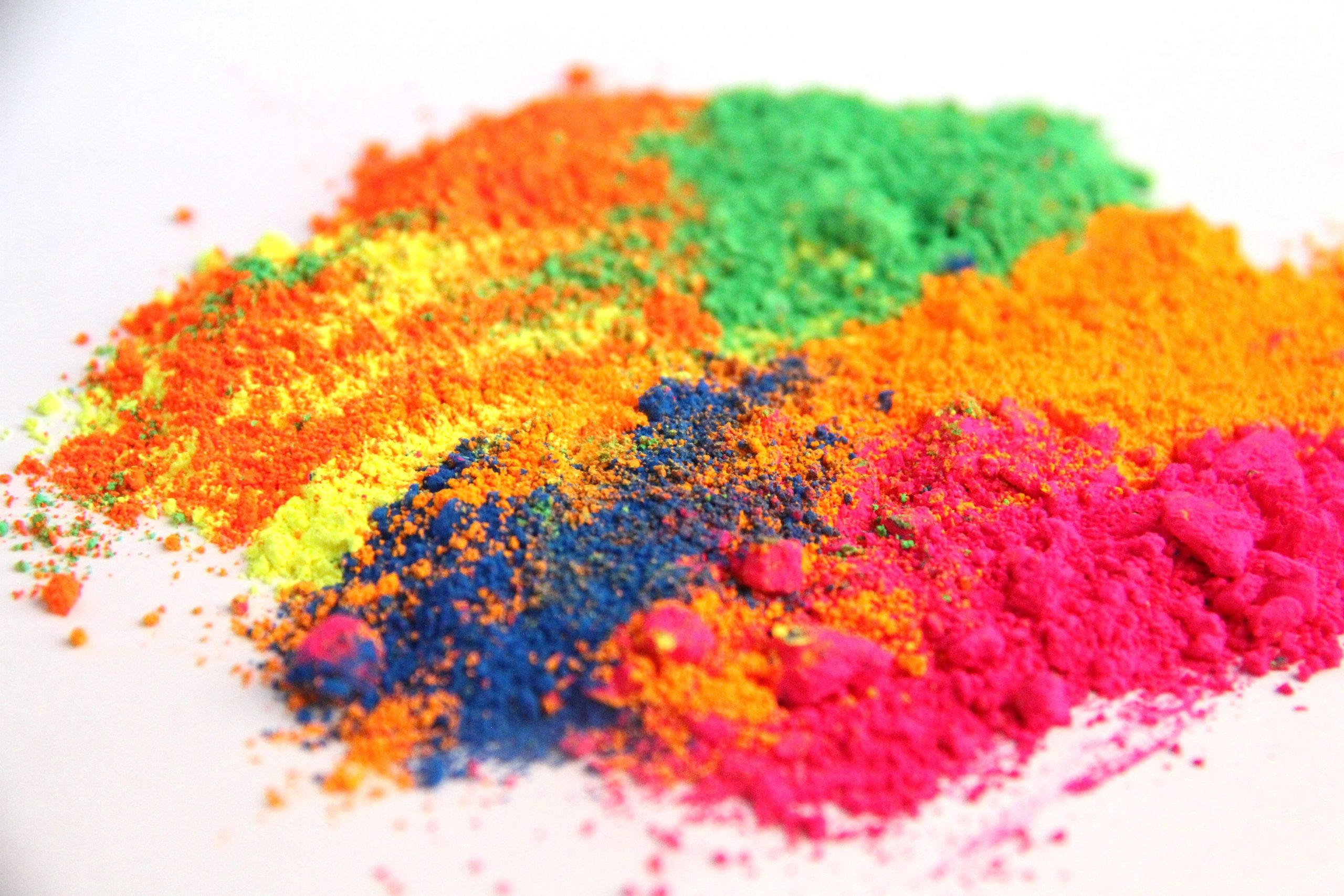 Fluorescent pigments